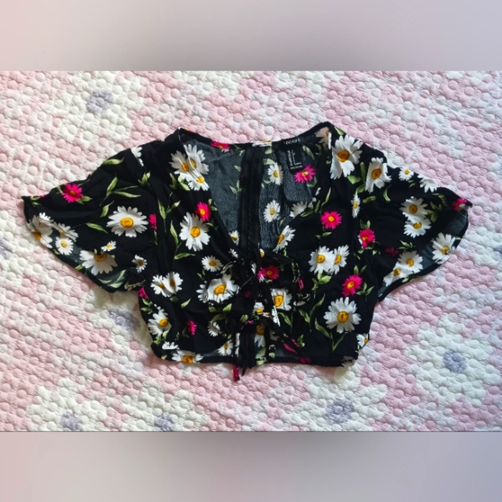 Forever 21 Small Cropped Floral Blouse